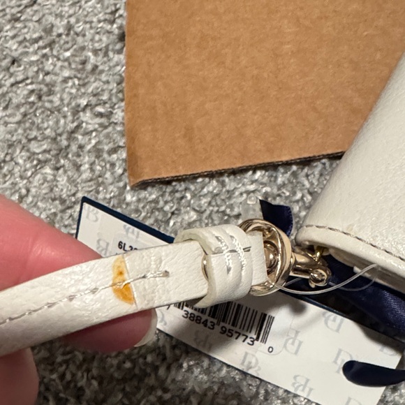 Dooney & Bourke Cream Leather Bag - Picture 13 of 14